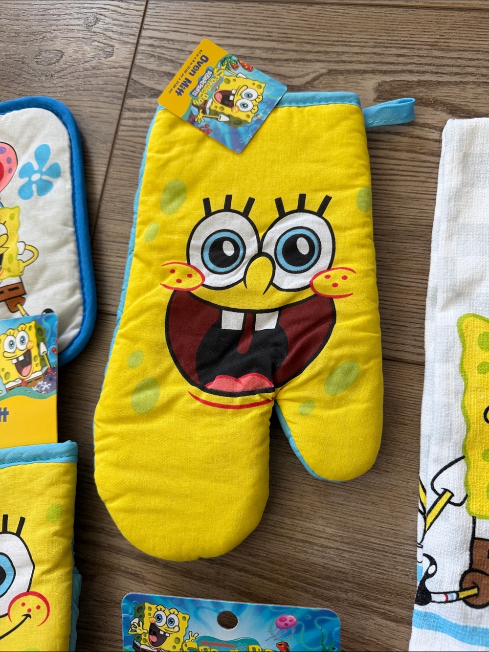 SpongeBob Squarepants Yellow & Blue Kitchen Accessory Set - Picture 3 of 7